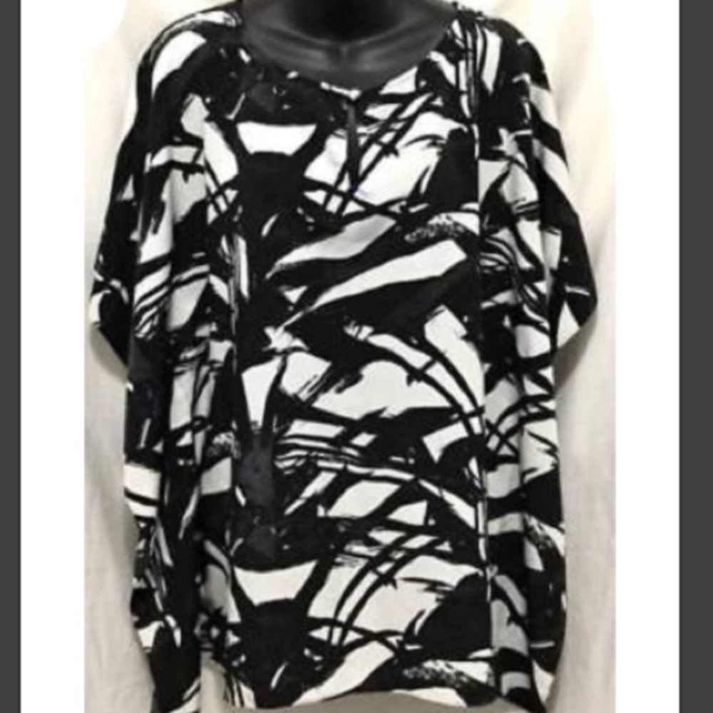 Black and White Top - Picture 2 of 8